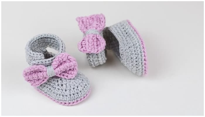 Crochet baby booties are among the most popular handcrafted projects. They are cute and beautiful. Well there are 16 Free booties to choose