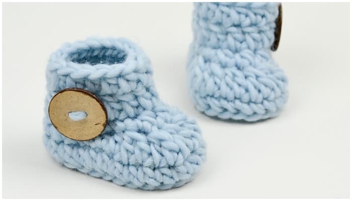 Crochet baby booties are among the most popular handcrafted projects. They are cute and beautiful. Well there are 16 Free booties to choose