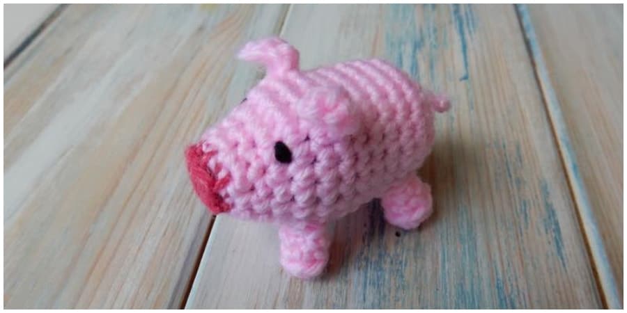 This beginner friendly pattern will show you how to make your very own cute Amigurumi Crochet Pig. If you are new to crochet, then check out the tutorials below to find out how to make the basic stitches used in this tutorial...Enjoy !