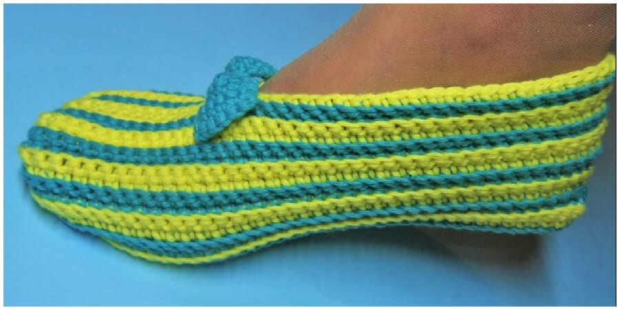 Here is  step by step instructions and video tutorial how to crochet simple slippers. This is a very simple crochet pattern worked primarily using single crochet stitches. Enjoy !