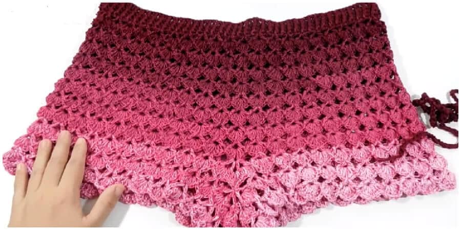 This is a super easy and fast step by step tutorial that will teach you how to crochet Fabulous Crochet Short. Spring is here and It's one of the best project for this season. Enjoy !