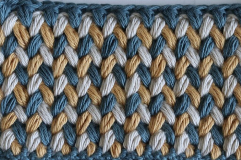 How to Crochet Zigzag Spike Puff Stitch - Crochet Kingdom